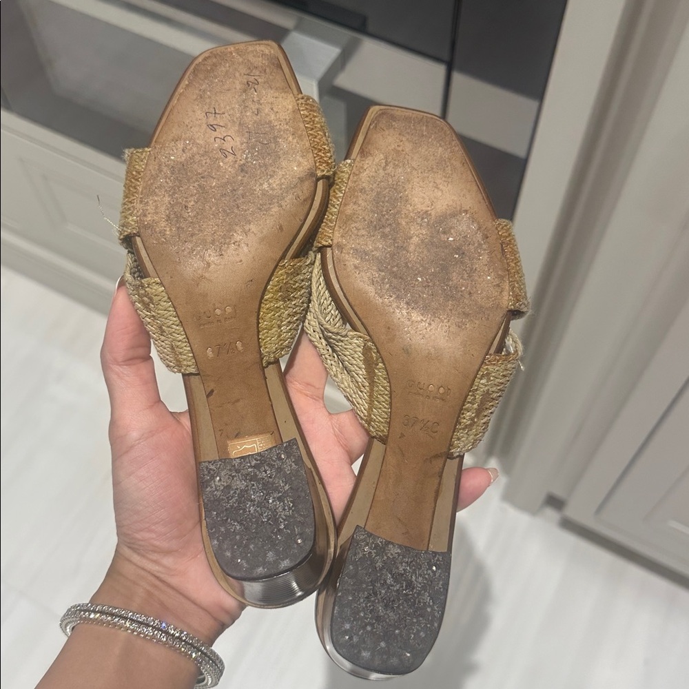 Gucci Vintage Beige Tan Exotic Ostrich Leather Woven Strap Block Heel Mules 37.5 - Picture 2 of 4